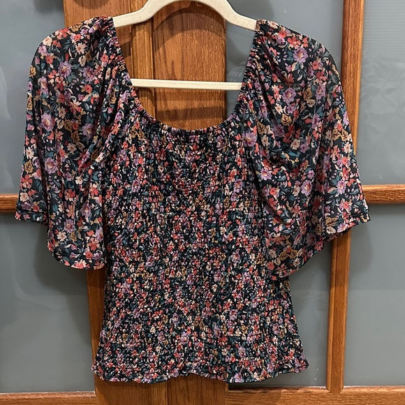 Evereve Black Multicolor Floral Smocked Blouse - Picture 4 of 7